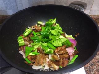 Stir-fried Pork Ribs with Green Pepper recipe