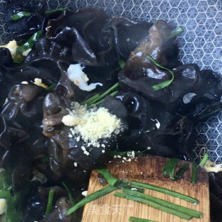 Scrambled Eggs with Chives and Fungus recipe