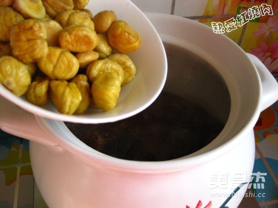 Stewed Pig's Trotters with Sweet Chestnuts recipe