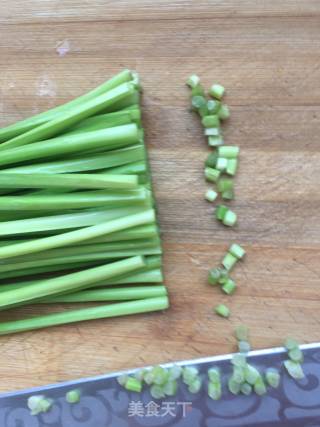 Stir-fried Pork with Leek Moss recipe