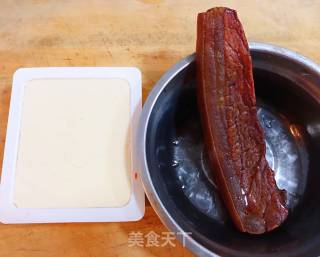 #蜡味#bacon Steamed Tofu Lying Egg recipe