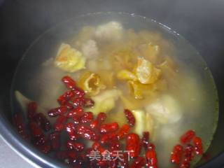 Stewed Chicken with Fish Maw and Red Dates recipe