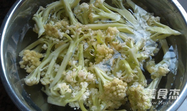 Stir-fried Cauliflower with Cloud Ears recipe