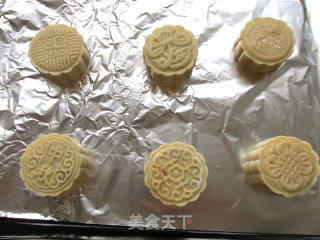 Homemade Bean Paste and Egg Yolk Mooncakes recipe