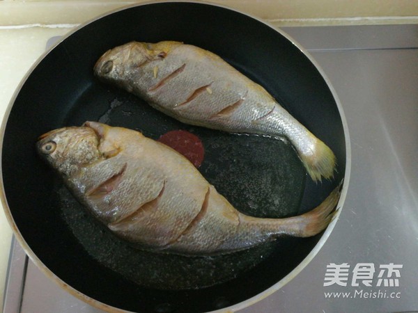 Fried and Steamed Large Yellow Croaker recipe