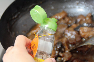 A Classic Dish of Soft Waxy Anti-aging: [braised Beef Tendon] (with Rolled Scallions) recipe