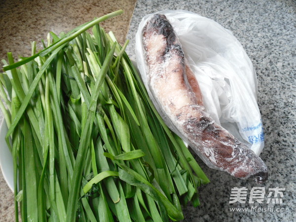 Squid Sticks Fried with Chives recipe