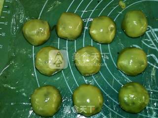 Cantonese-style Lotus Seed Paste and Five-ren Moon Cake recipe