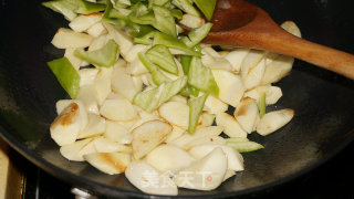 Stir-fried Zizania White Pepper recipe