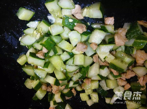 Stir-fried Pork with Ham and Cucumber recipe