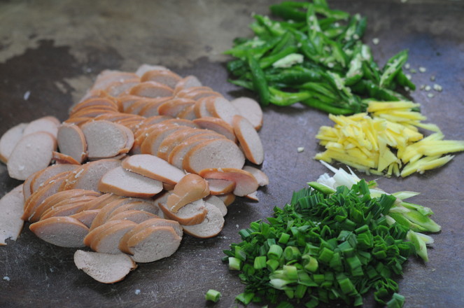 Stir-fried Beef Sausage with Green Red Pepper recipe