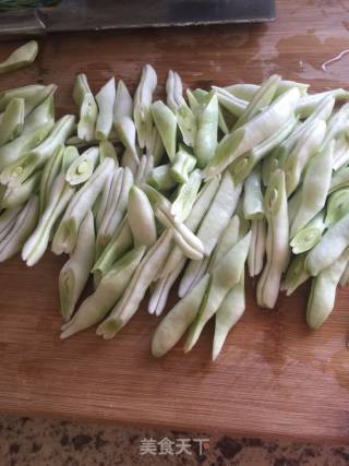 Vegetarian Stir-fried Clover Beans recipe