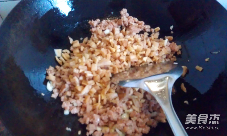 Stir-fried Minced Pork with Diced Radish recipe