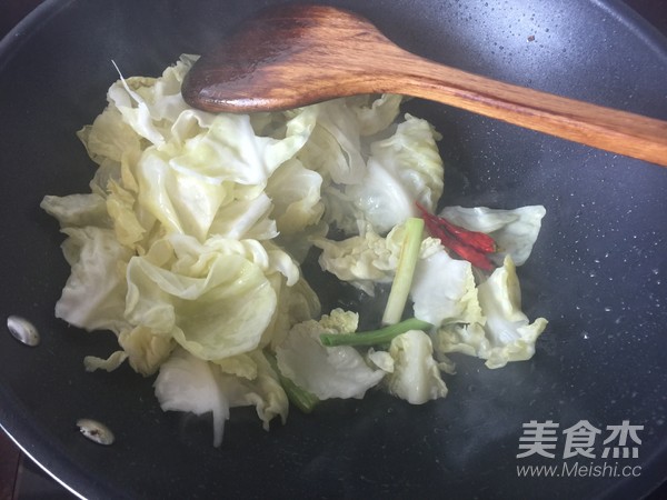 Stir-fried and Shredded Cabbage recipe