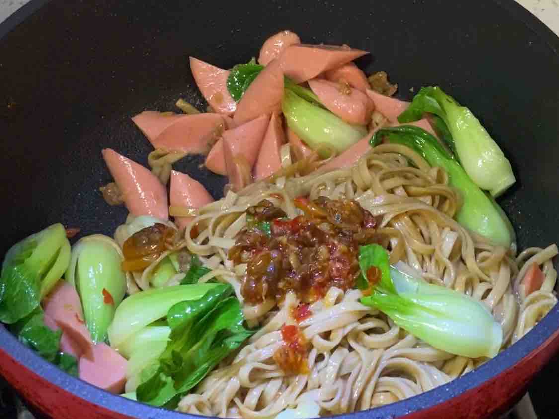 Stir-fried Soba Noodles with Spicy Clam Sauce recipe