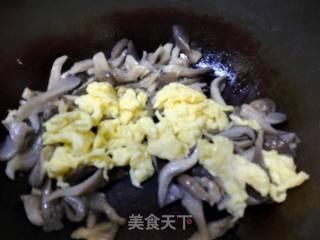 Scrambled Eggs with Mushrooms and Chives recipe