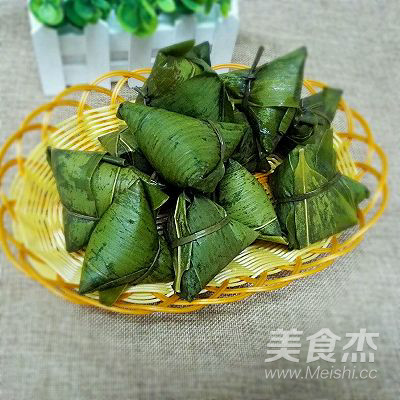 Colored Rice, Peanuts and Mushroom Dumplings recipe