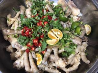 [rabbit Loves Kitchen] Garlic Chicken Feet recipe