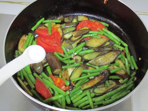 Stir-fried Cowpea with Eggplant and Tomato recipe