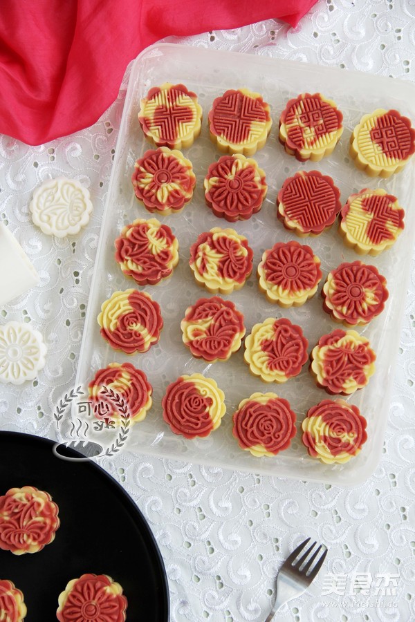 Stunning and Festive Red Yeast Two-color Mung Bean Cake recipe