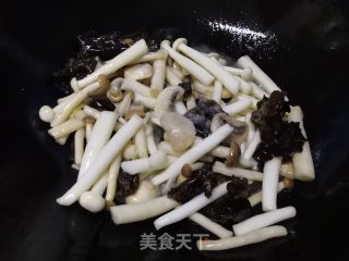 Mushroom Shredded Pork recipe