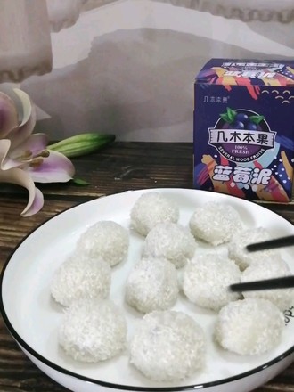 Dry Coconut Blueberry Glutinous Rice Balls recipe