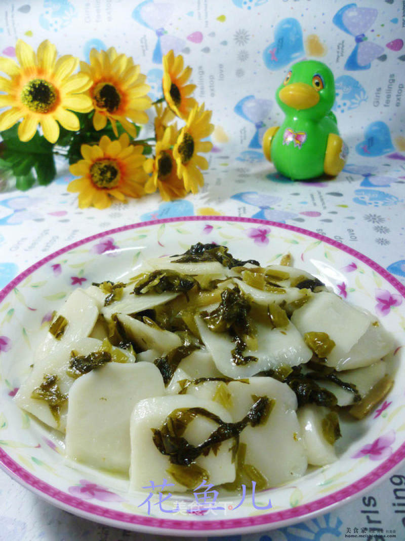 Stir-fried Rice Cake with Bamboo Shoots and Pickled Vegetables