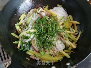 Fried Noodles with Pumpkin and Pork recipe