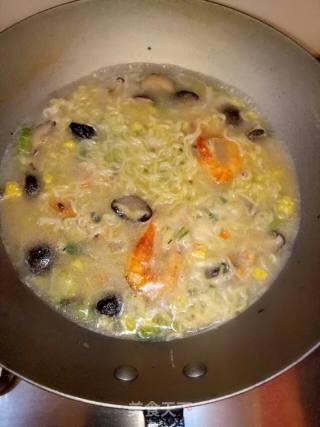 Instant Noodles with Shrimp and Shiitake Mushroom recipe