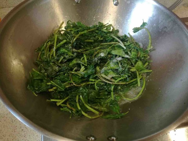 Stir-fried Wolfberry Tip recipe