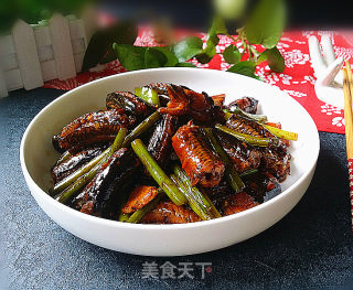 Grilled Rice Eel with Garlic Sprouts recipe