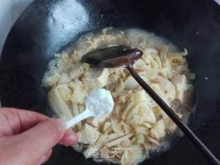 Chinese Cabbage Stewed Vermicelli and Frozen Tofu recipe