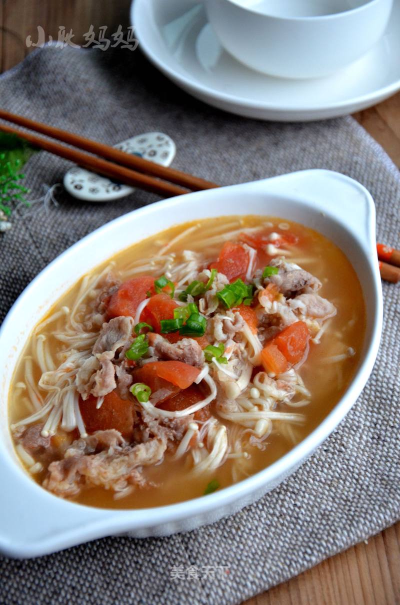 Beef Soup with Enoki Mushroom and Tomato
