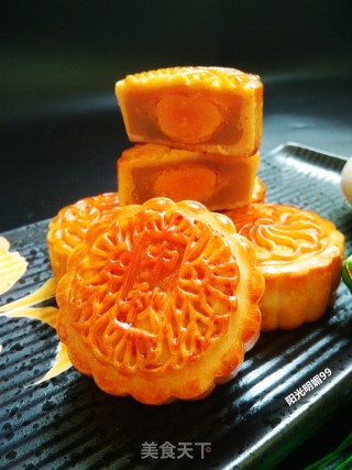 Cantonese-style Lotus Paste and Egg Yolk Mooncakes recipe