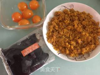 #四session Baking Contest and 爱吃节# Egg Yolk Bean Paste Cranberry Buns recipe