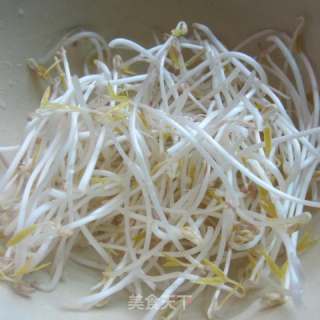 Fried Noodles with Sprouts recipe