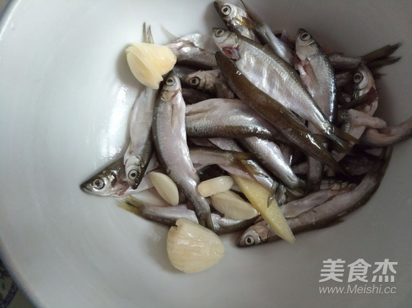 Oil-free Version of Fried Small Fish recipe