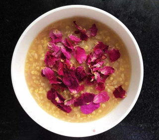 I Would Like to Drink Yellow Rice Porridge with Rose Rock Sugar, Which is More Beautiful and Nourishing Than Flower Viewing. recipe