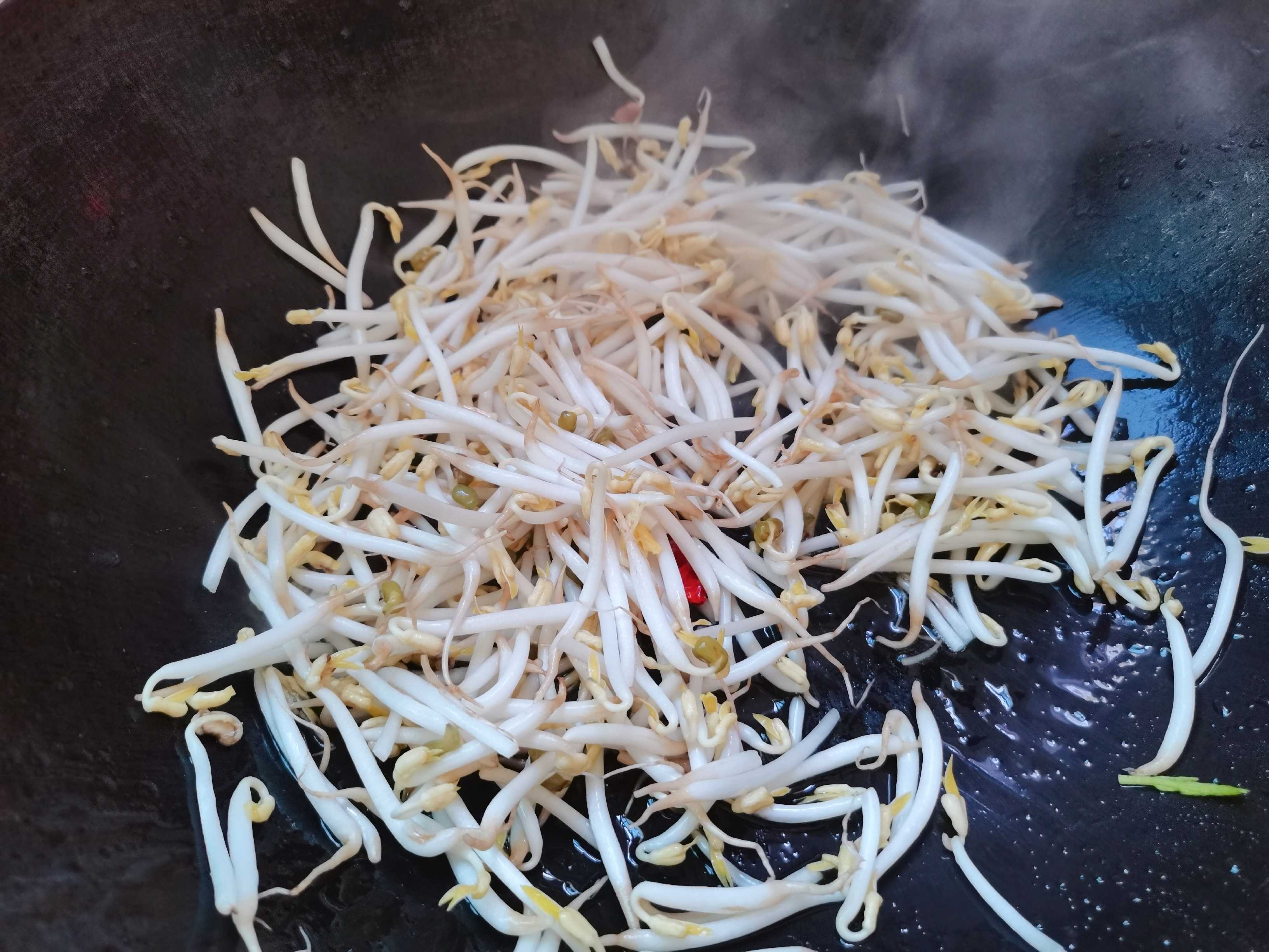 Fried Egg Udon Noodles recipe