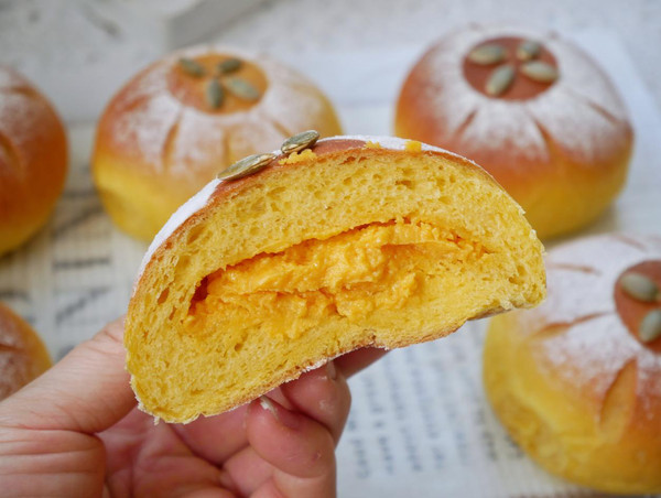 The Bread that Looks Good and Bursts! Pumpkin Cheese Owl recipe