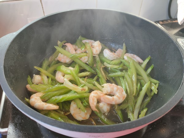 Fried Shrimp with Celery recipe