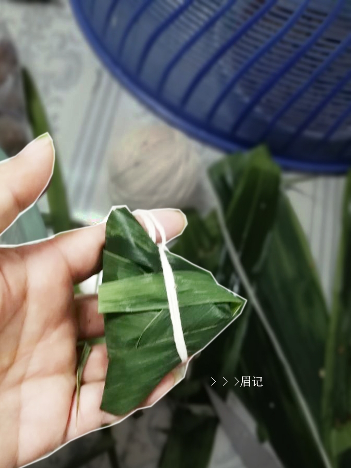 The Wrapping Method of Triangular Rice Dumplings recipe