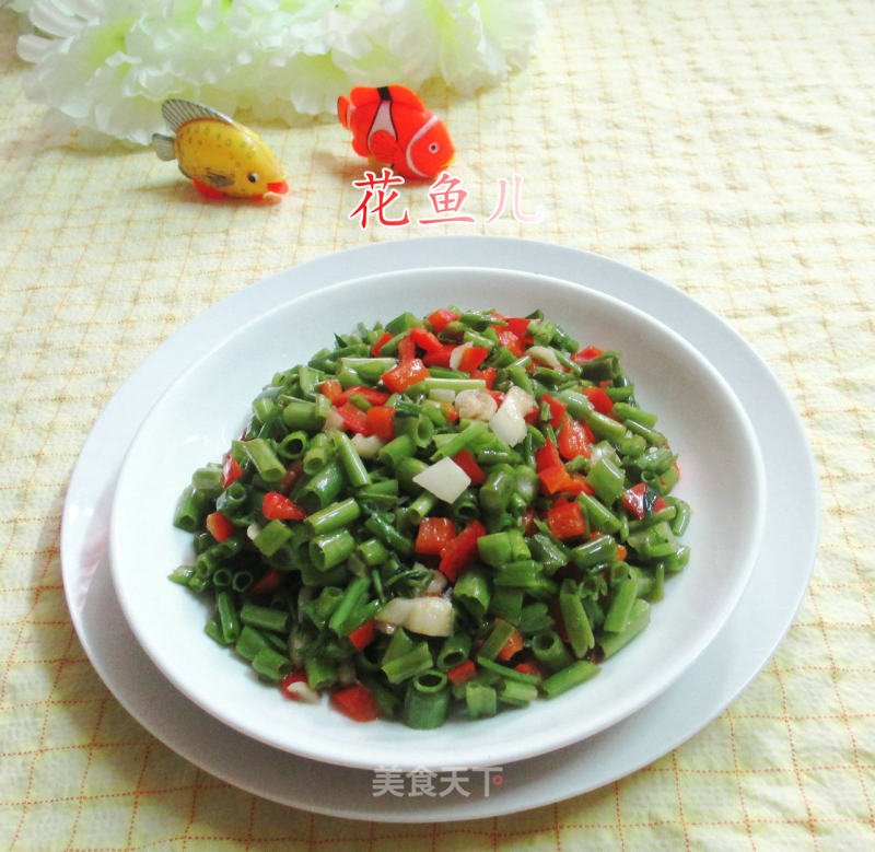Stir-fried Convolvulus with Red Pepper