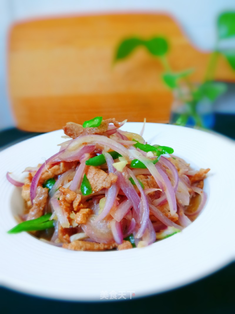 Stir-fried Shredded Pork with Onion recipe
