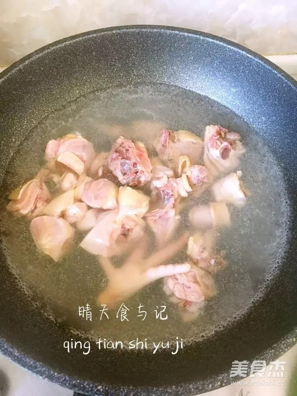 A Bowl of Hericium Erinaceus and Chicken Soup in Winter Tonic! recipe