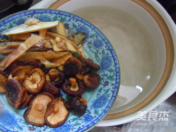 Fish and Mushroom Spare Rib Soup recipe