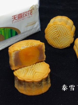 Cantonese Mooncake with Lotus Paste and Egg Yolk recipe