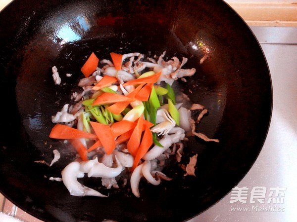 Fried Noodles with Seafood recipe