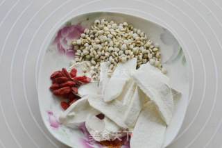 Steak with Yam and Coix Seed in Clay Pot recipe