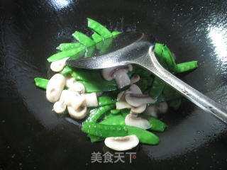 Fried Snow Peas with Mushrooms recipe
